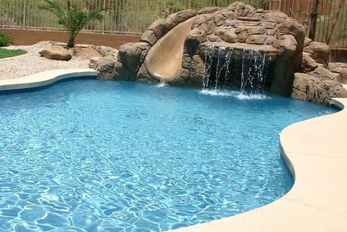 Desain Kolam Renang dengan Air Mancur