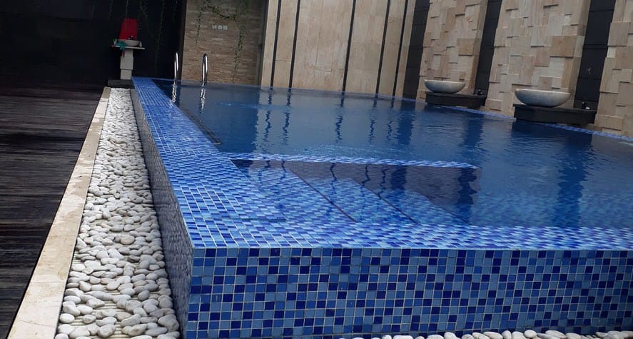 Kolam Renang Overflow