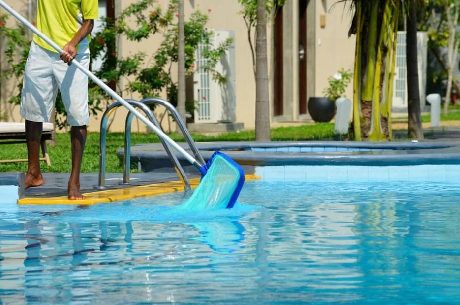 Tips Membersihkan Kolam Renang Pribadi